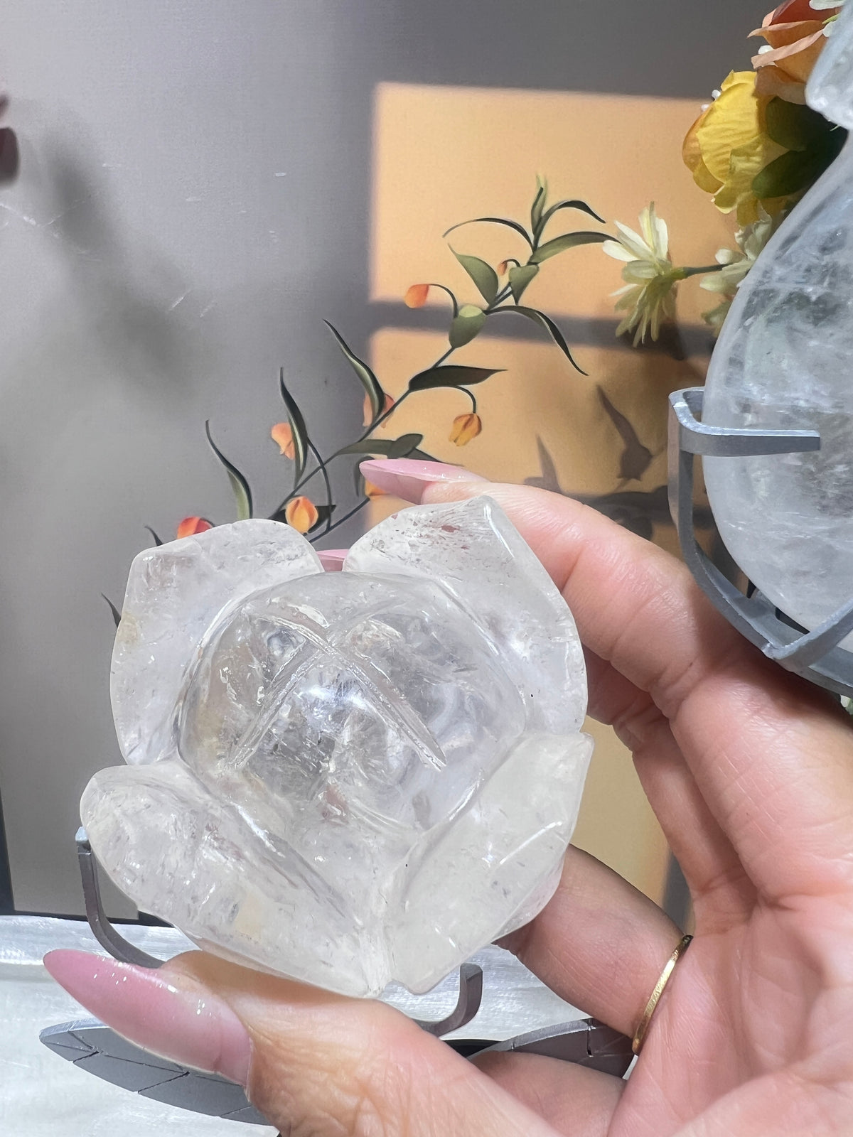 Clear quartz swan with flower